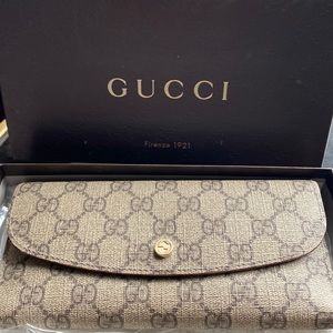 Gucci long wallet condition 6/10